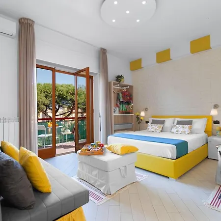 Les Chic Sorrento Couette-café